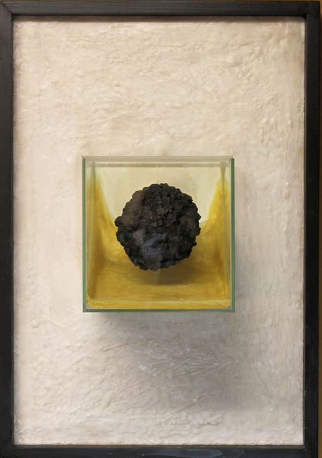 Bernd Gerstner | Künstler | Heddesheim | Erdbilder | "Was die Welt im innersten zusammenhält (Erdkugelaquarium)"